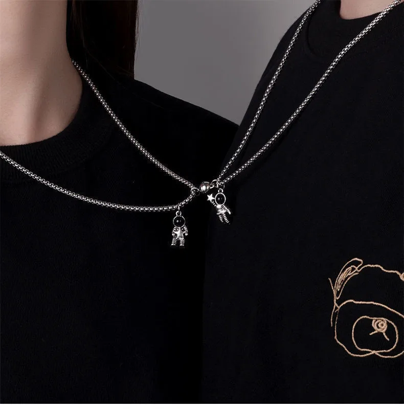 

Astronaut Magnetic Heart Pendant Couple Necklaces For Women Men Lovers Best Friend Spaceman Pendant Necklace Jewelry, Picture shows