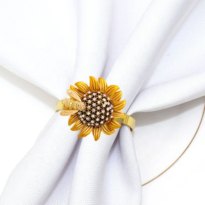 

Luxury Daisy Flower Napkin Rings Metal Crystal Bee Napkin Holders for Wedding Party and Daily Use HWD133