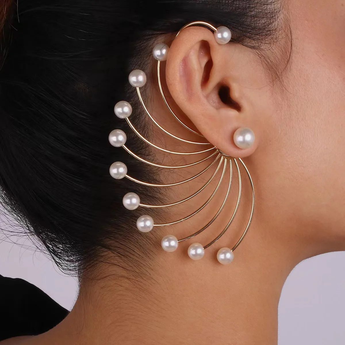 

DAIHE Fashion Fan-shaped Earring Exaggerated Gold Plated Pearl Earrings Trendy Girls Ear Jewelry Ear Clips