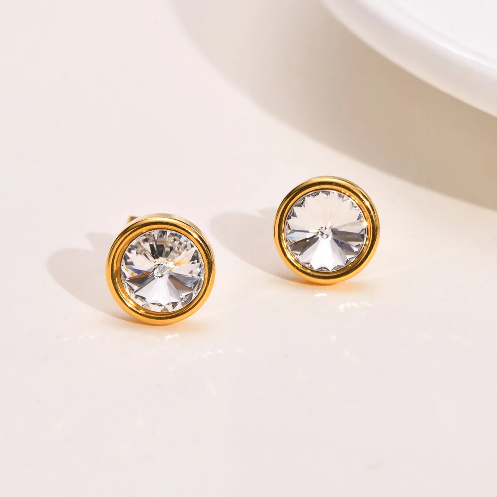 

Waterproof 18k Gold Plated Stainless Steel Jewelry Circle White Cubic Zirconia Stud Earrings for Girls