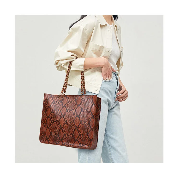 

EG230 Luxury Snake design 2022 custom logo handbags for women shoulder bag