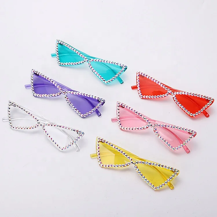

DASIYER Wholesale Stylish Luxury Ladies Retro Cat Eye Small Frame Women Triangle Diamond Sunglasses