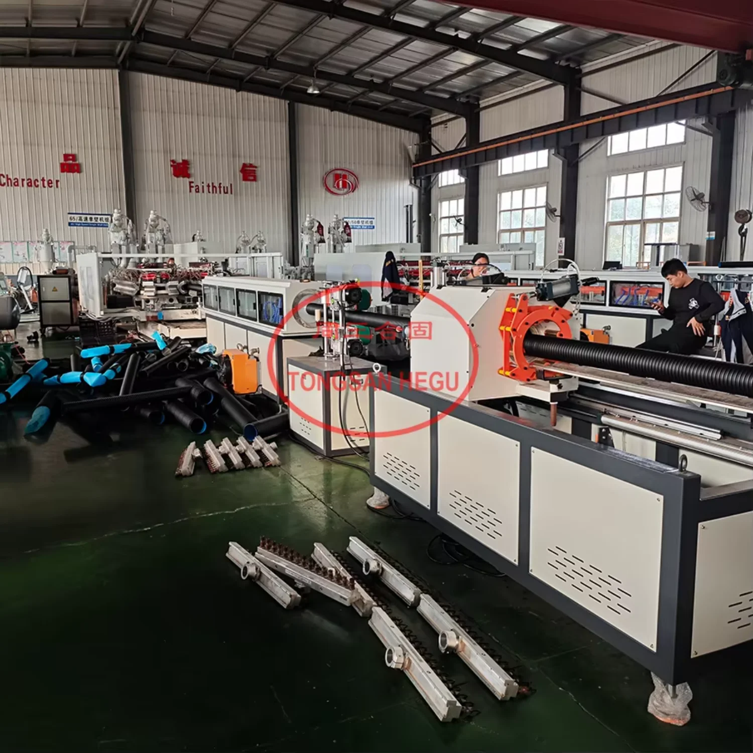 TONGSANHEGU ID32mm-OD110mm Plastic Corrugated Pipe High Speed Extrusion Line 90mm HDPE DWC Pipe Molding Machine