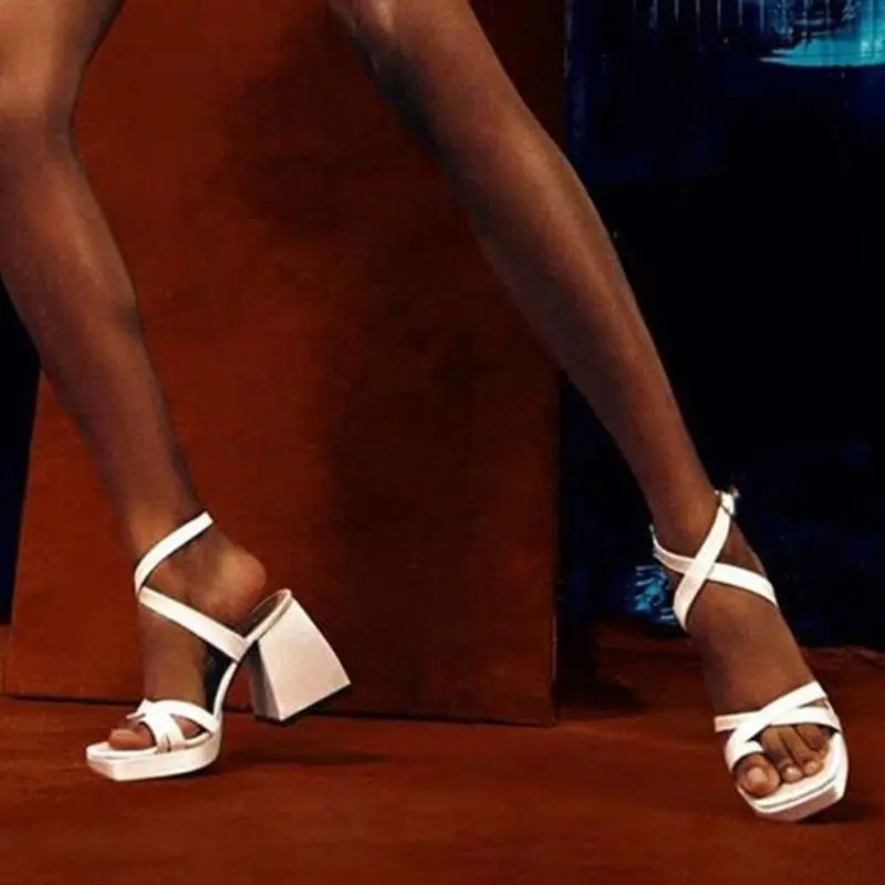 

Summer Sexy and Comfortable Girls Style Daily Wear Shoes Platform and Chunk Heel Ankle-wrap Sandals for Women Footwear