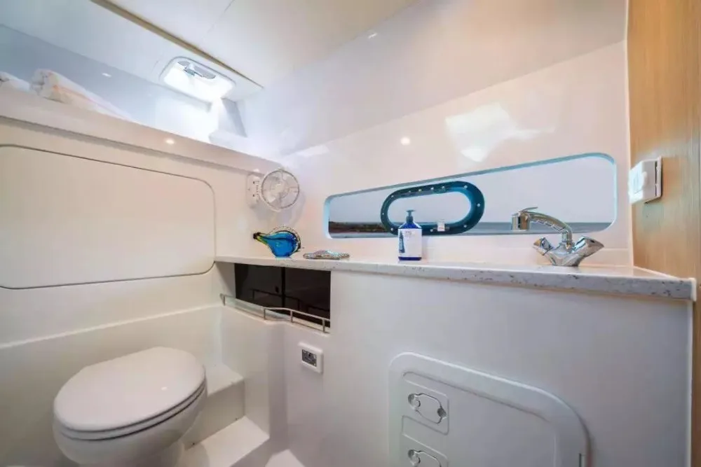 yacht toilet 4.jpg