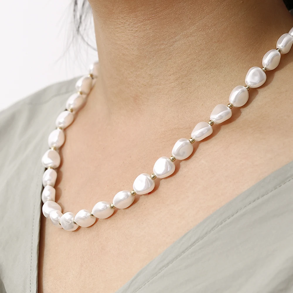 

wholesale long acrylic Pearl Necklace for women fashionable accessories, White