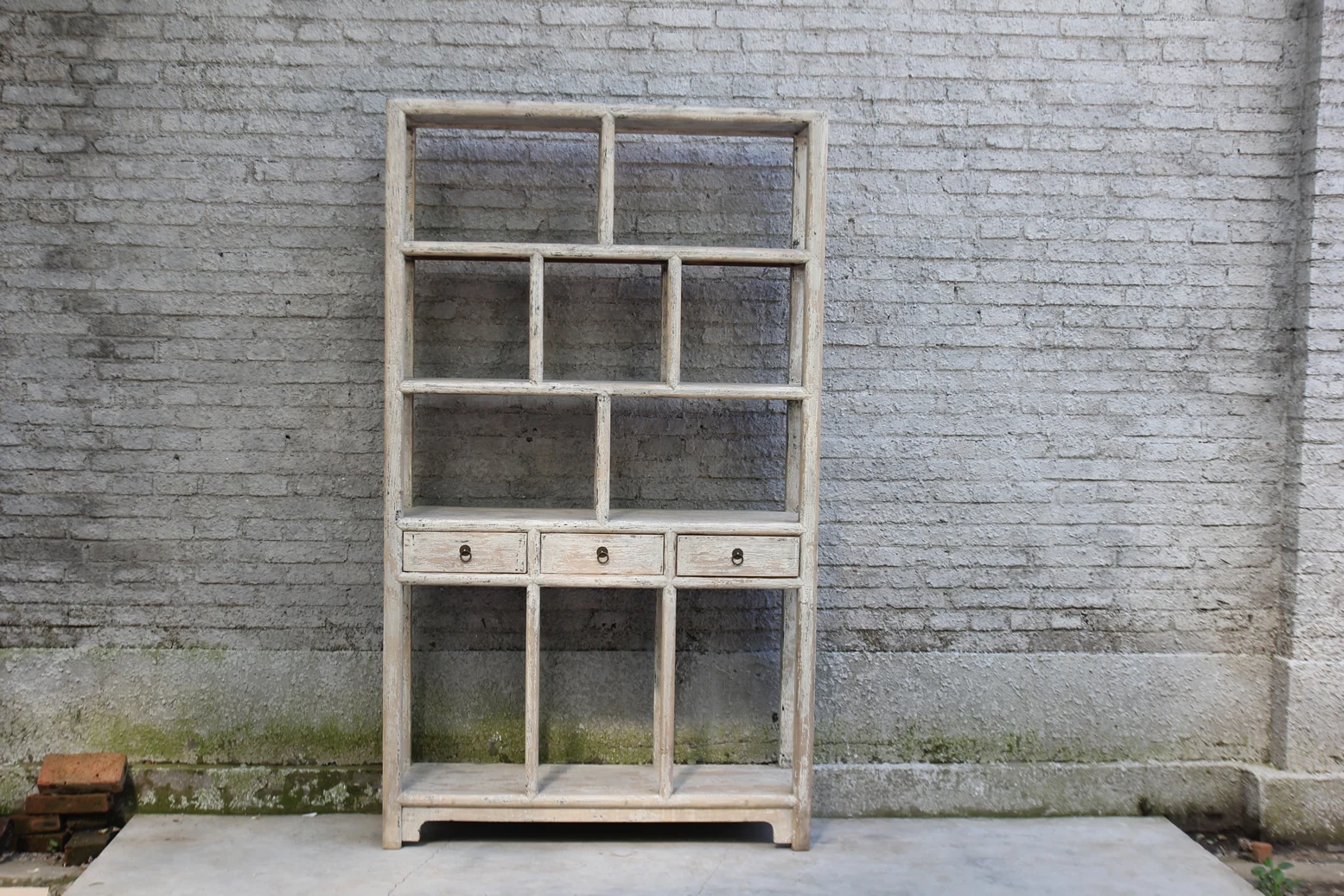 中国古董回收破旧别致的书架