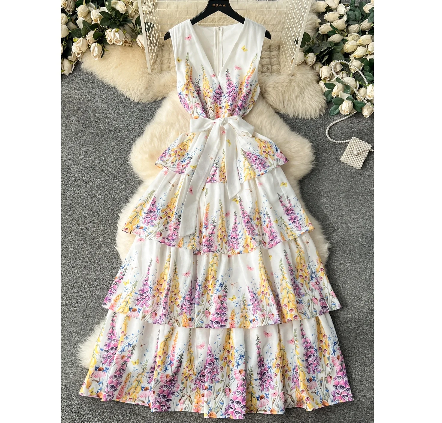 

2024 Early Spring Vacation Style V-neck Flare Sleeves Multi Layered Painted Mini Cake Dress
