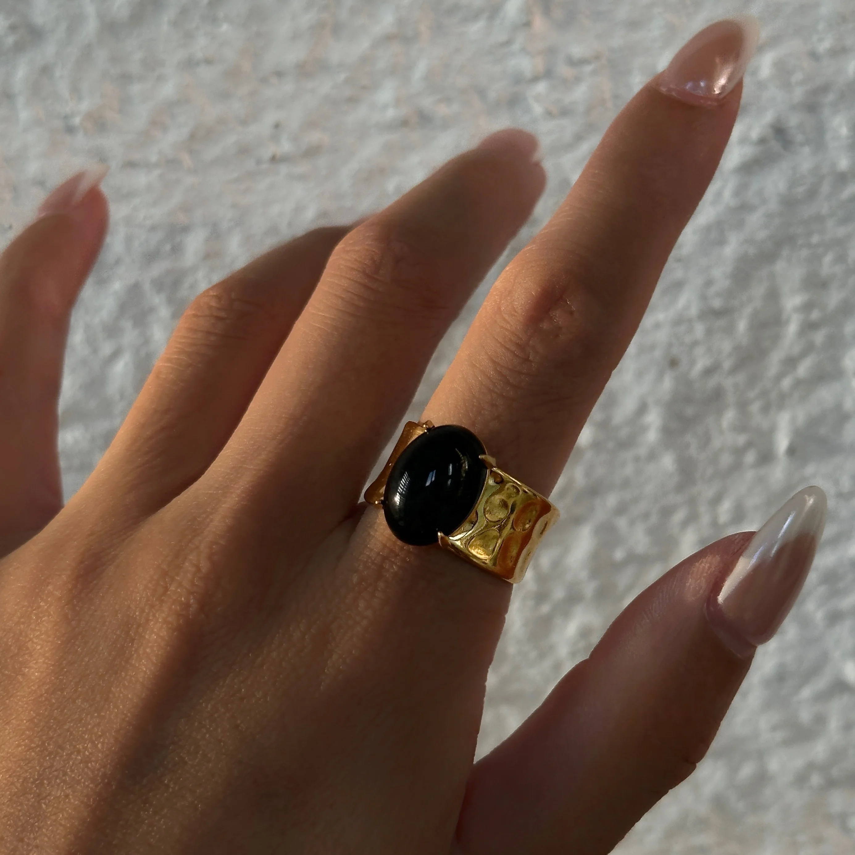 Dazan Autumn Winter New Ins Trendy 18k Pvd Gold Plated Stainless Steel Tarnish Free vintage Pleated Medieval Black Drip Ring