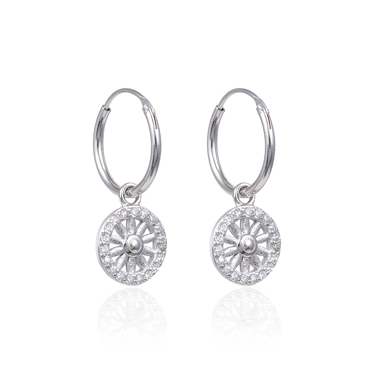 

925 Silver Round Shape Flower Patterned Studded With Crystal Woman Earrings
