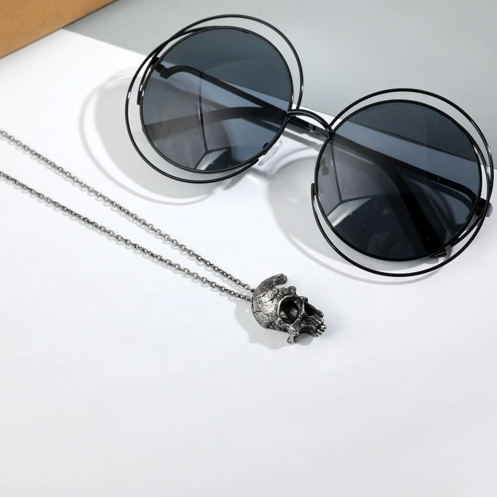 

Gothic Vintage Half Skull Pendant Necklace Alloy Skull Pendant Necklace for Men Ornament Personality Punk women Jewelry Party, Picture