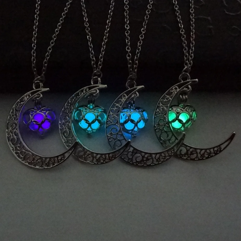 

2023 Hot Sale Luminous Moon Love Heart Pendant Necklace Charm Fluorescent Crescent Necklace Glow Necklace