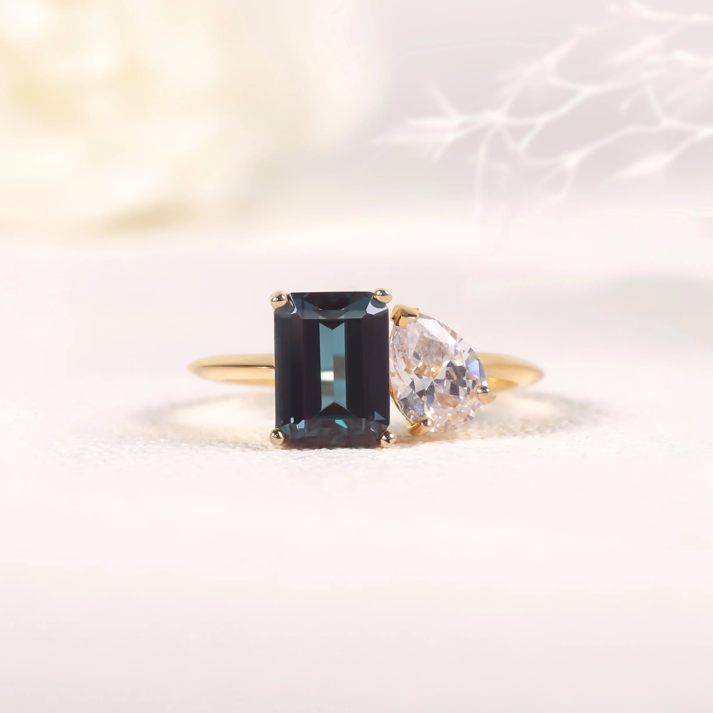 

OL1037 High-Quality Jewelry Wholesale Emerald Cut Lab Alexandrite 14K Yellow Gold Plated 925 Sterling Silver Toi Et Moi Ring