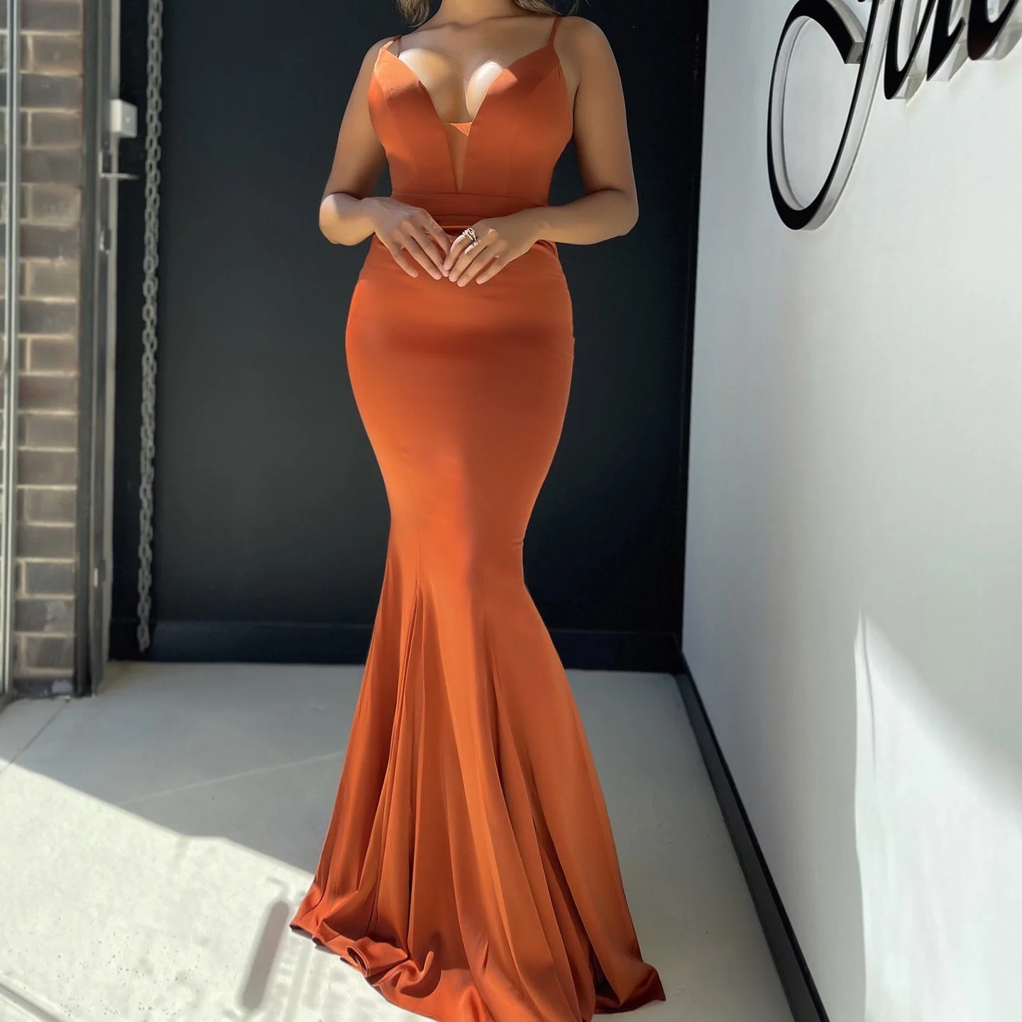 

2022 New arrival fashion sexy suspender V-neck elegant fishtail gown ladies sleeveless solid color slim fit long evening dress, Three colors or customized