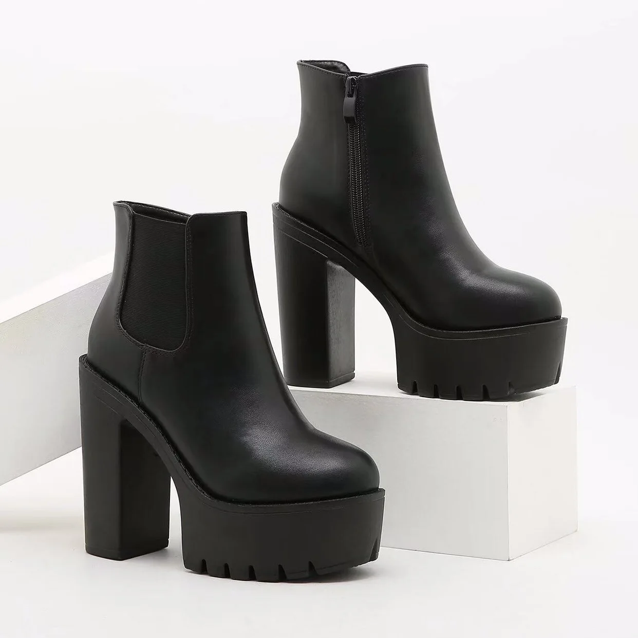 

2022 New Arrivals Hot Sales Women's Ankle Boots Round Toe Thick-soled Thick Heel Simple Women's Black Boots