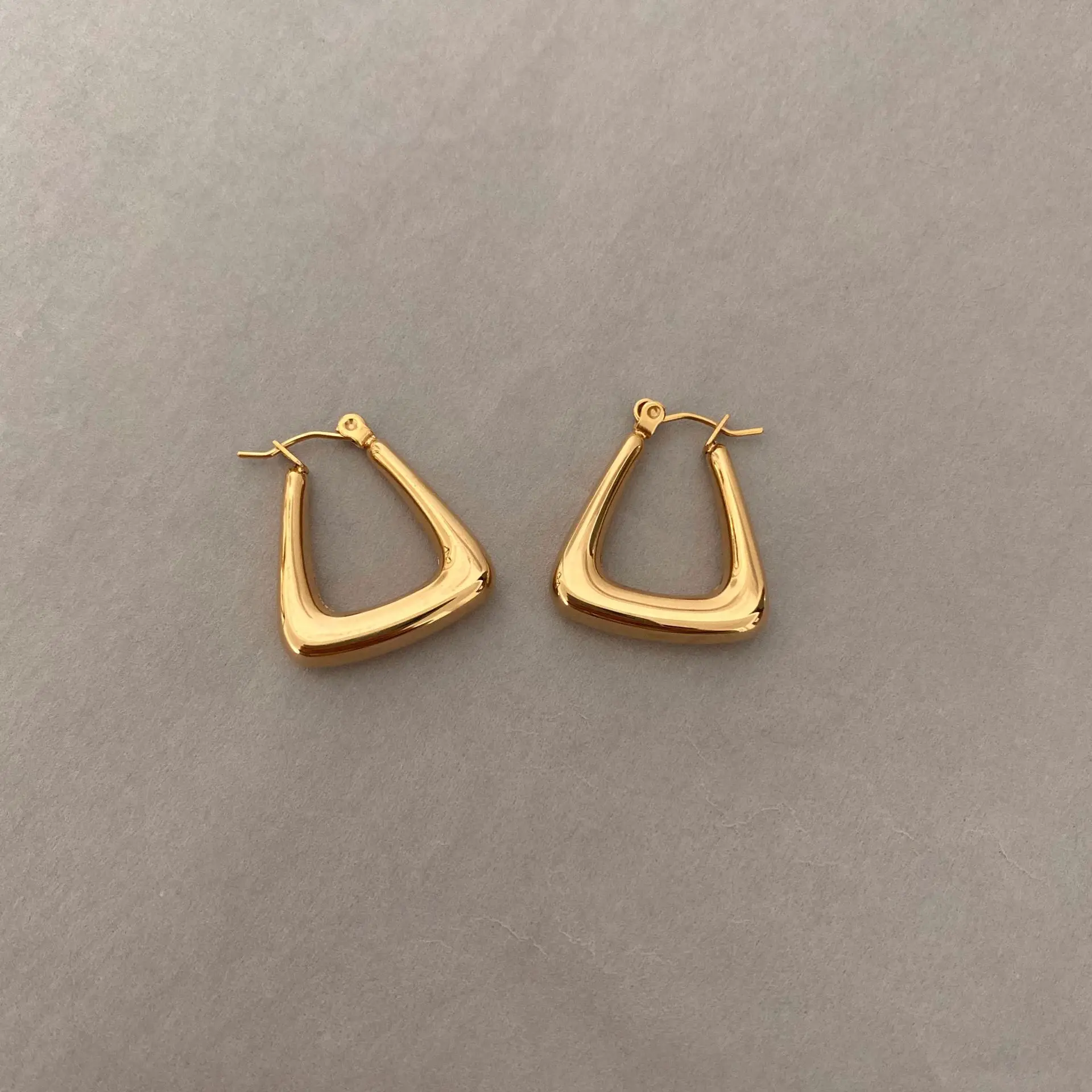 

Fashion Vintage 18K Gold Plating Triangle Stainless Steel Geometric Earring Titanium Steel Hoop Earring For Women Girls