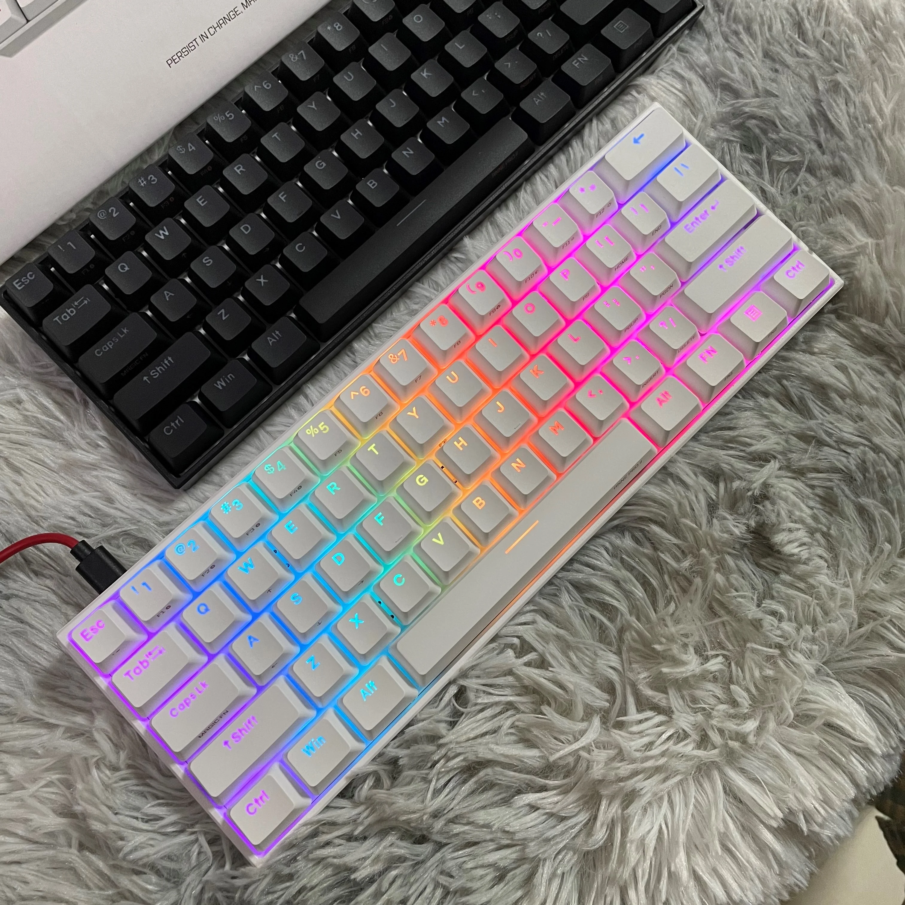 

BT5.0 Dual mode RGB 61 Keys with Gateron Switch red switch Gaming Anne Pro 2 Mechanical Keyboard for gaming, White/black