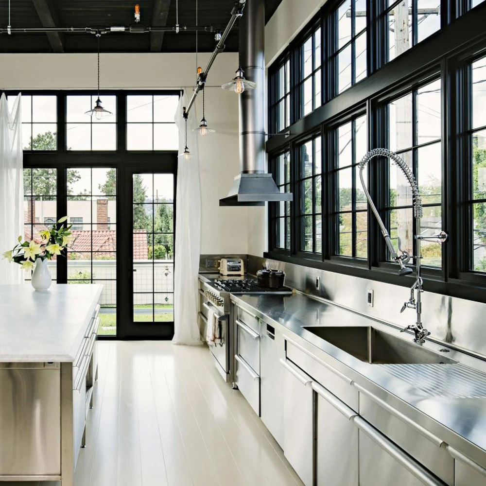 Кухня в стиле лофт с окном