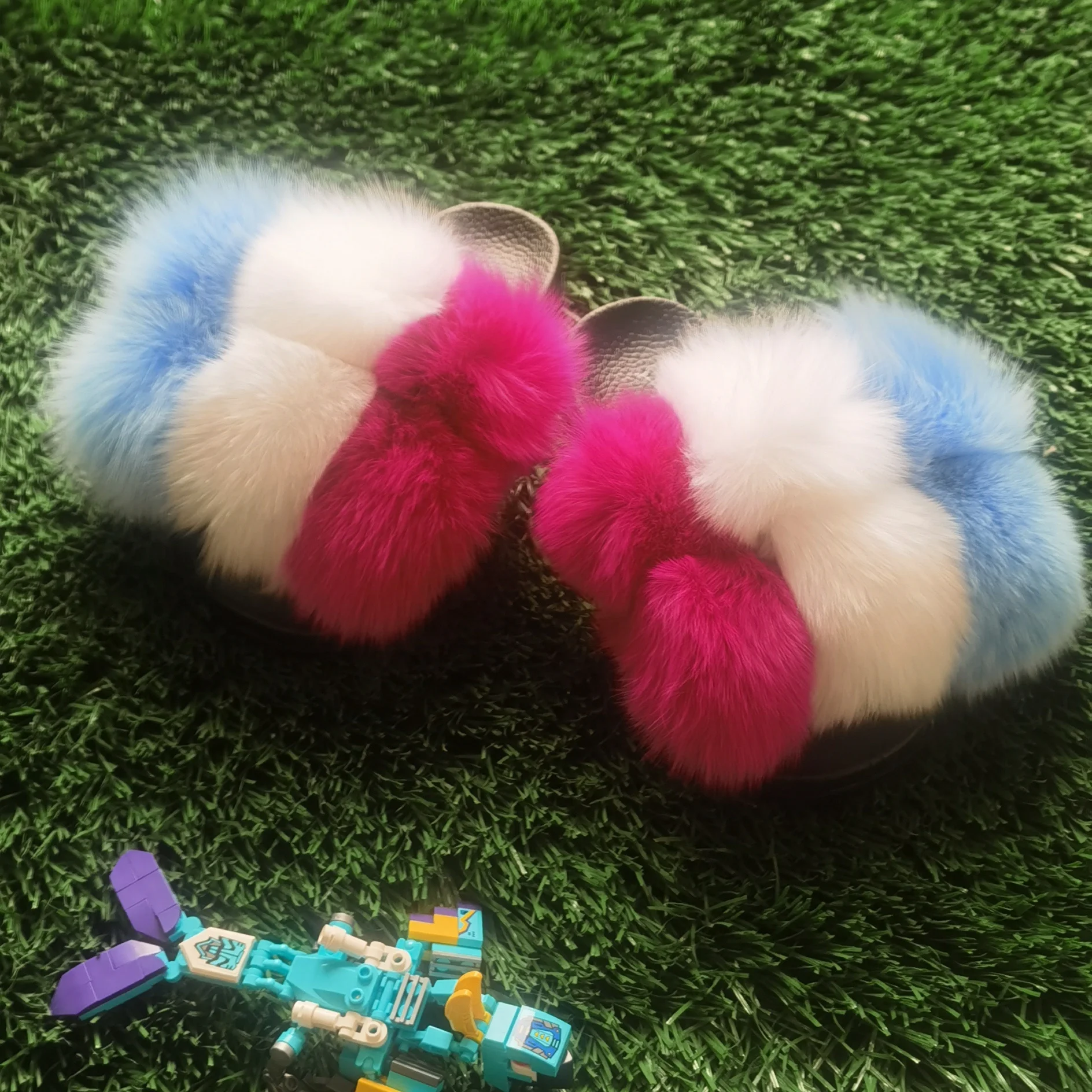 

Fashion color big real fluffy fur ball pom fox sandals raccoon mom and kids fur flat shoes furry toddler baby kids fur slippers, Customized color