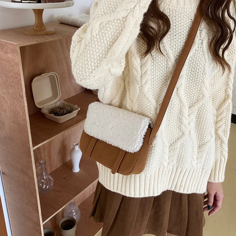 

2021 New simple trend of lamb hair button single shoulder bag wholesale girls shopping wallet and phone handbags, 2 colors