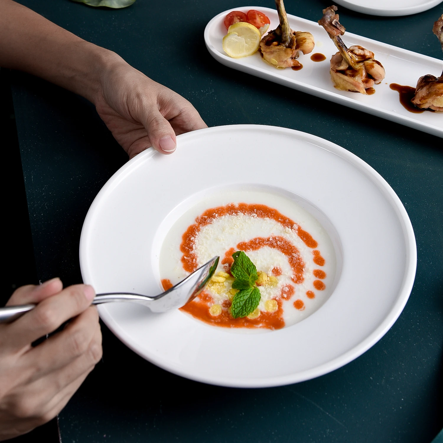 

Various Size Dinnerware Serving Dishes Platter Cater Plate Ceramic Restaurant Plate Wide Rim White Pasta Plate Porcelain