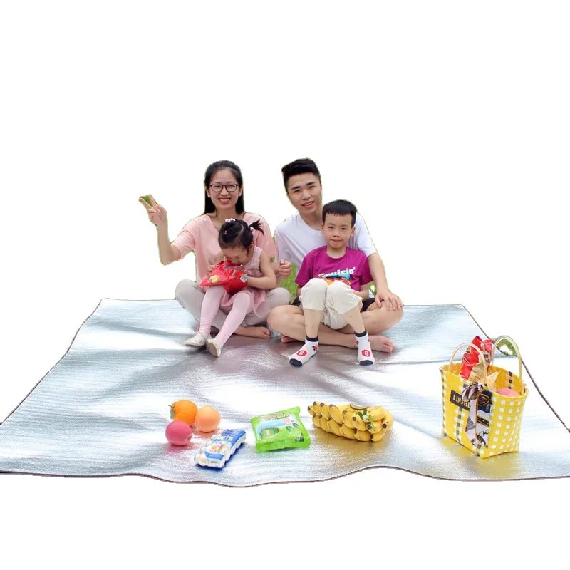 

camping tent waterproof moisture-proof mat. Double-sided aluminum film moisture-proof mat 200 x 200CM aluminum foil picnic mat