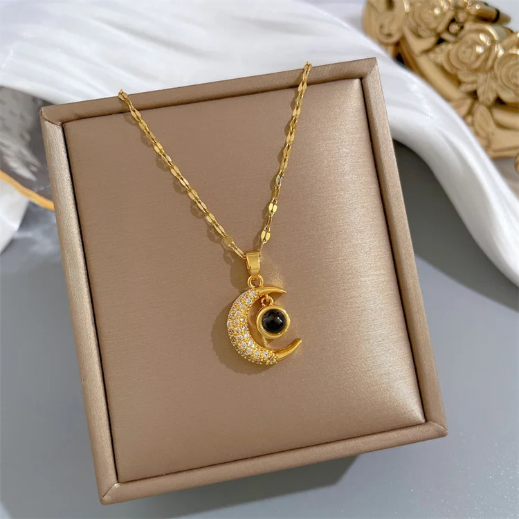 

Wholesale Waterproof Titanium Steel 18k Gold Plated Women Diamond Bling Moon Pendant Choker Necklace