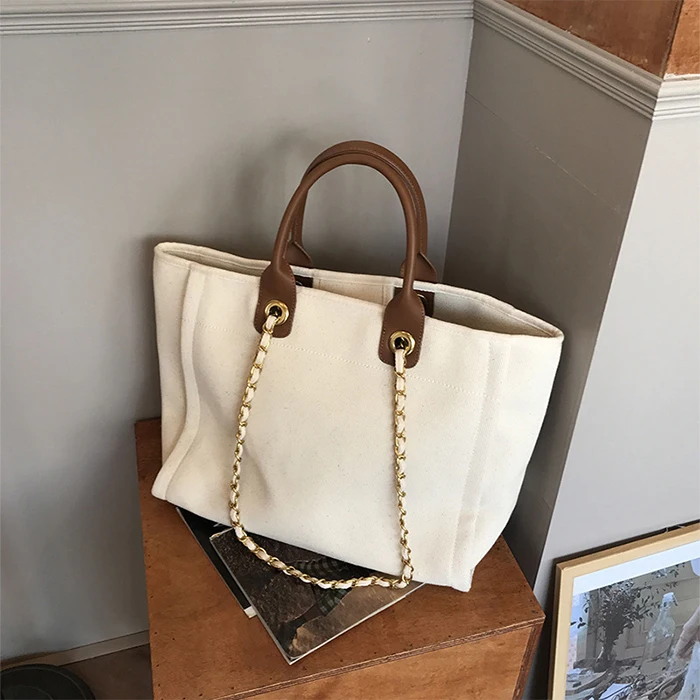 

2021 Hotselling New Luxury Tote Bag Leather Straps Canvas Duffle Bag Ins Outfit Ladies Shoulder Handbags with Chains, 1 colors