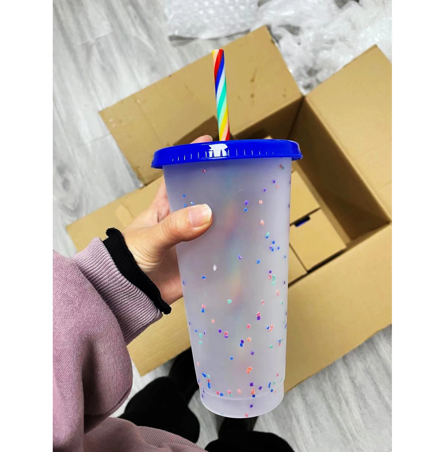 

16oz 24oz plastic cold color changing confetti cups with lids and straws, Pastel/ translucent