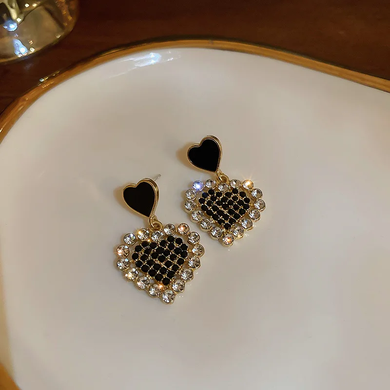 

fashion trendy black crystal heart shaped earrings