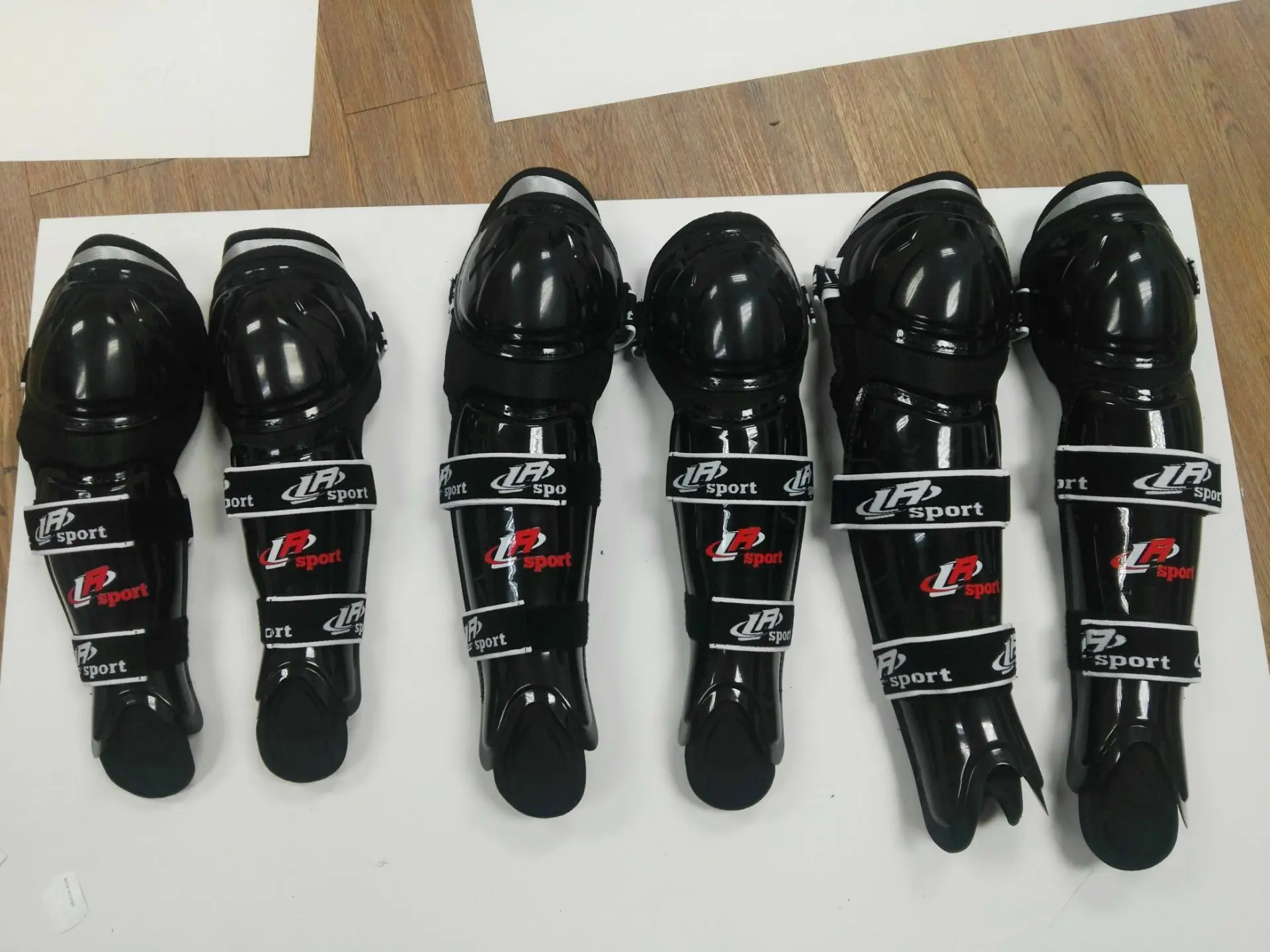 Competitive Price Professional Hockey Shin Guards Protective Ball/field