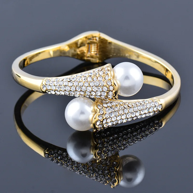 

Hot selling jewelry in Japan and South Korea luxurious diamond inlaid large pearl opening fashion bracelet for women