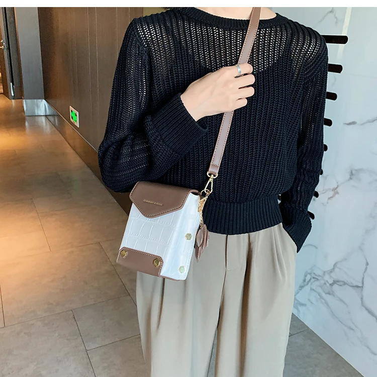 

Female New Wave Ladies Retro Wild Chic Rivet Small Square Simple Fashion Messenger Bag Female Bag For Mobile Phone