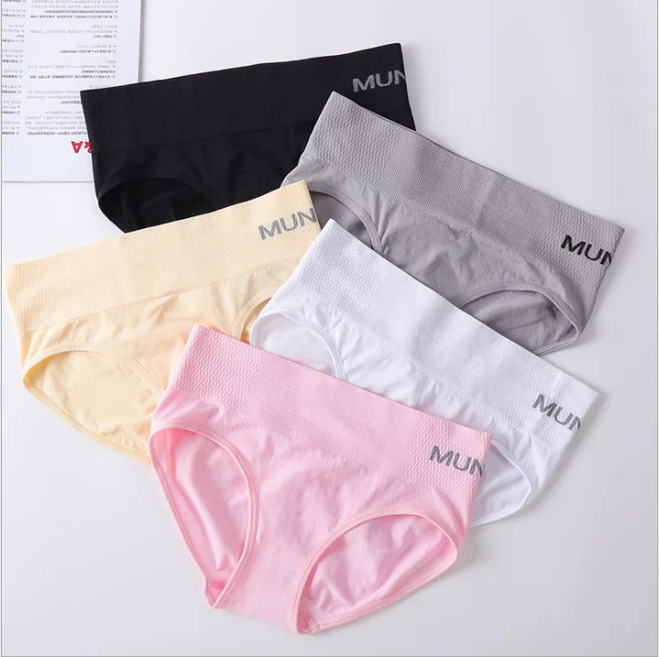 

Factory Wholesale Ladies Seamless Basic Mid Rise MANUFIE Hip-Lifed Brief underwear with box for Asia Market, Four colors for options