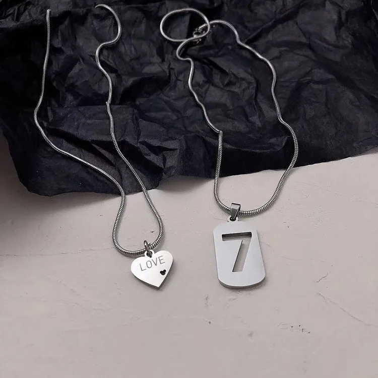 

HONGTONG Factory Direct Sale European And American Temperament Fashion High Quality Stainless Steel 7-Word Necklace, Picture shows