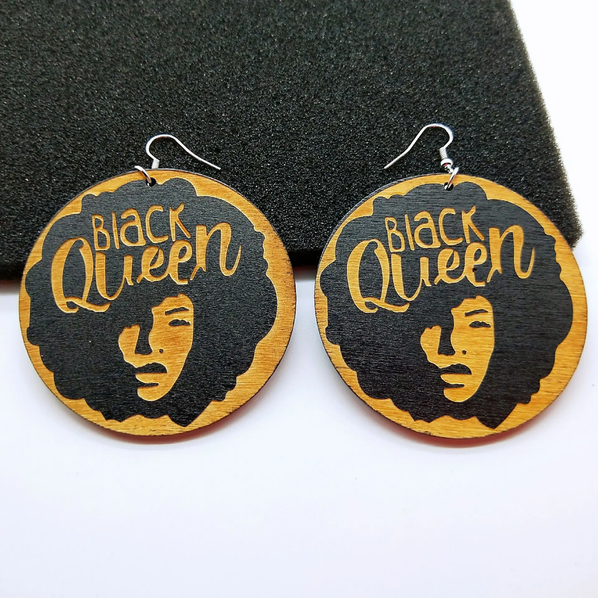 

2021 New Arrival Ethnic Jewelry Black African Map Earrings Round Afro Woman Queen Painted Wood Earring For Women