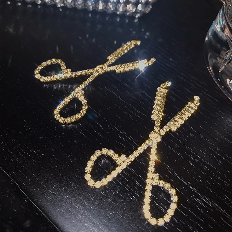 

2021 new arrivals fashion rhinestone scissors earrings simple personality long earrings jewelry women, Picture shows