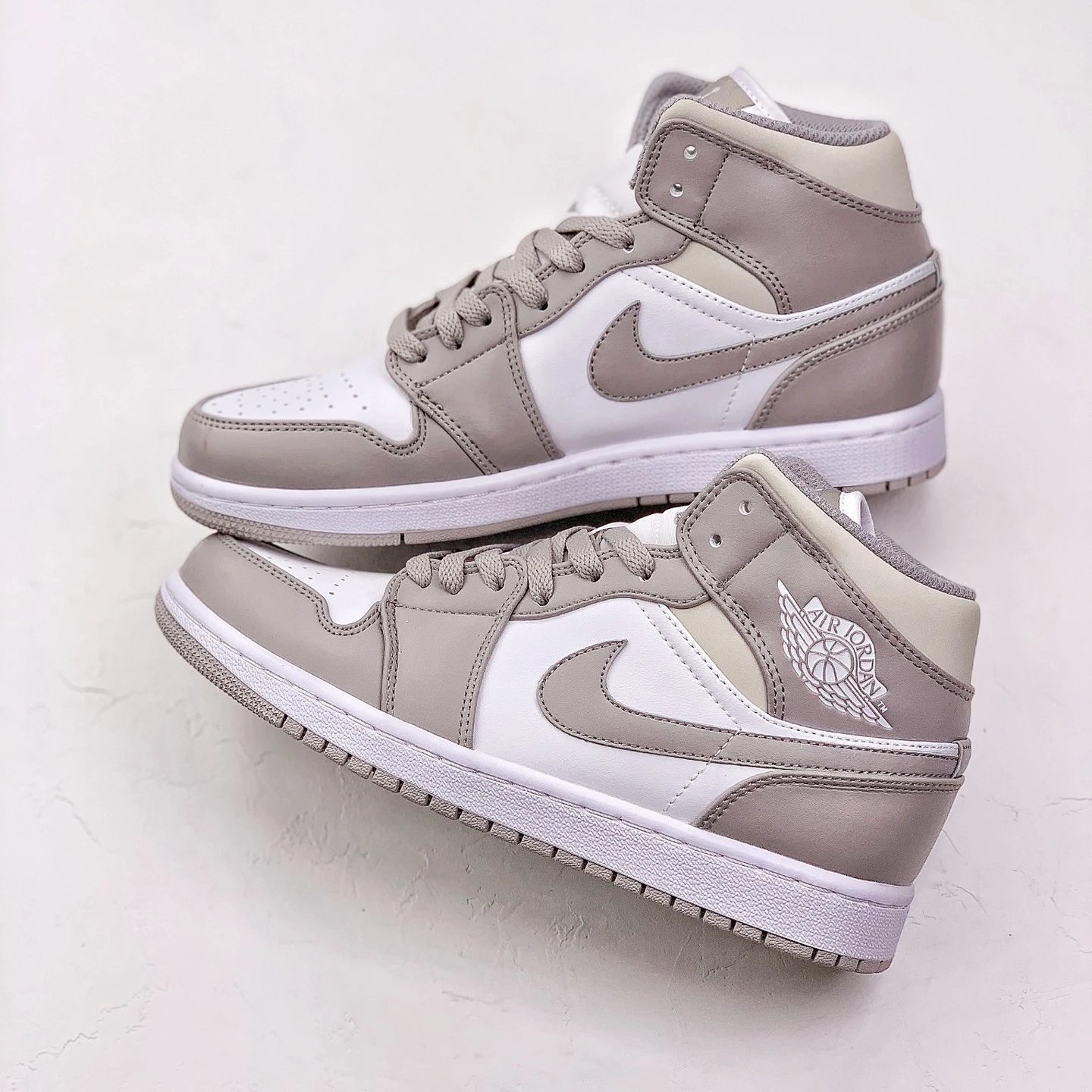 

OG Running Style Sneaker Men New Color AJ1 Linen Nike Air Jordan 1 Mid Shoes for Unisex