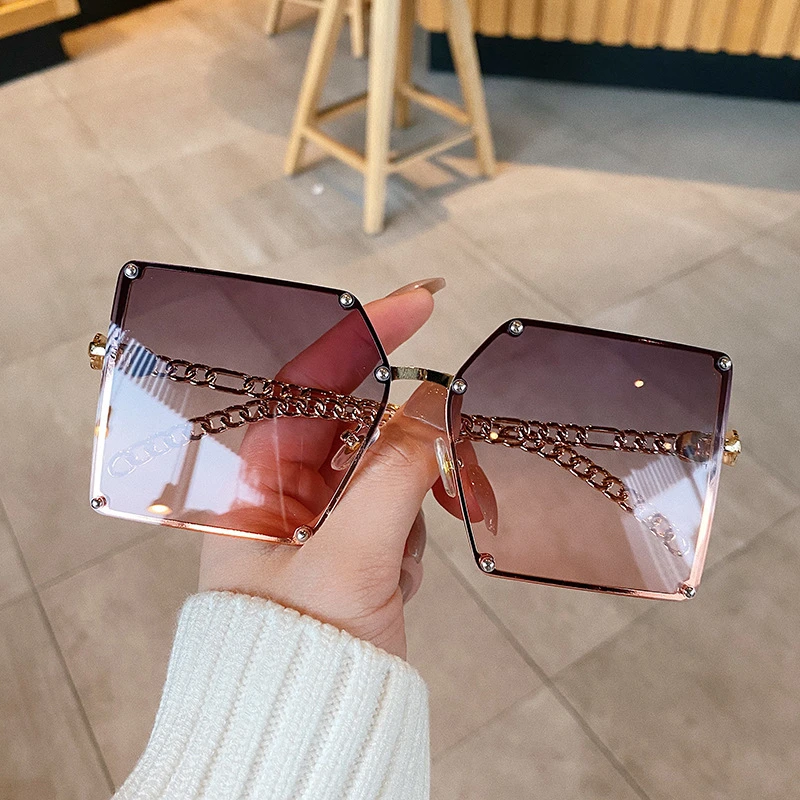 

2021 New Fashion Oversize Gradient Sunglasses For Women Vintage Alloy Chain Frame Rivet Square Sun Glasses Female Elegant Shades, Multi-color optional