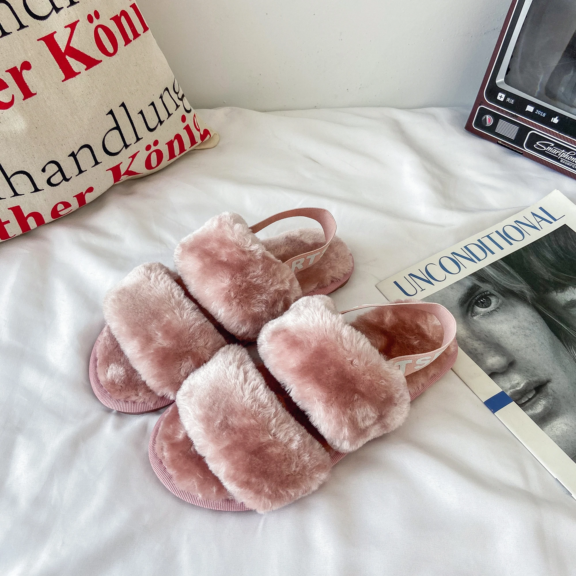 

wholesale 2021 winter colorful warm fur slippers new outdoor soft faux fur slippers for ladies, As picture