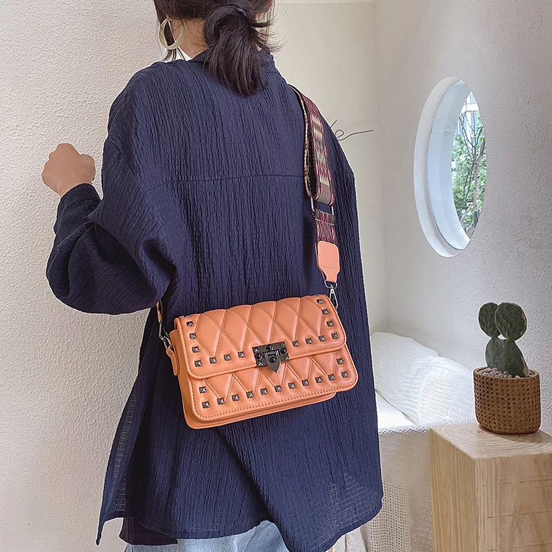 

Wholesale women's fashion Retro Classic Clutch Shoulder Tote HandBag with Zipper Closure for Women, Multicolor