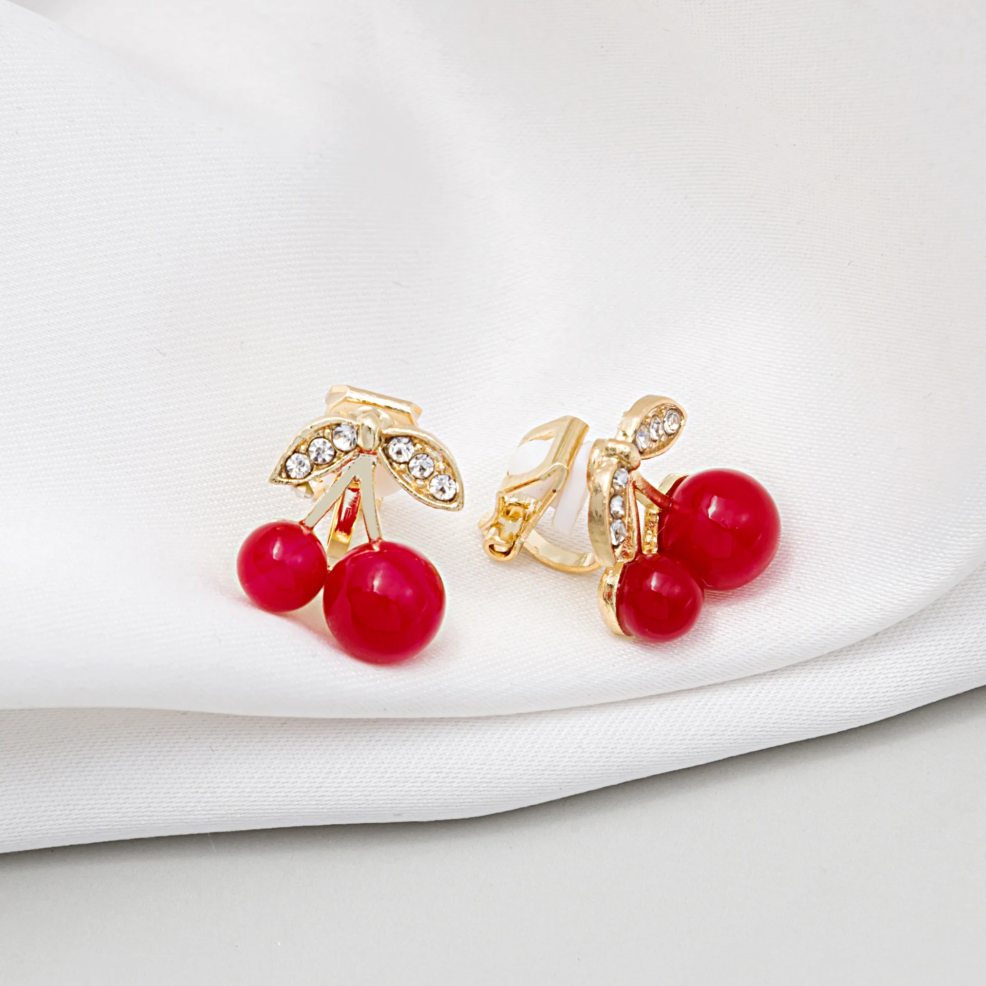 

fashion trendy crystal red cherry new arrival earrings 2021