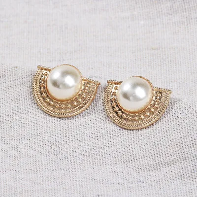 

2020 Gold filled fan-shaped pearl stud earrings simple metal earrings fashion earrings jewelry, As pic