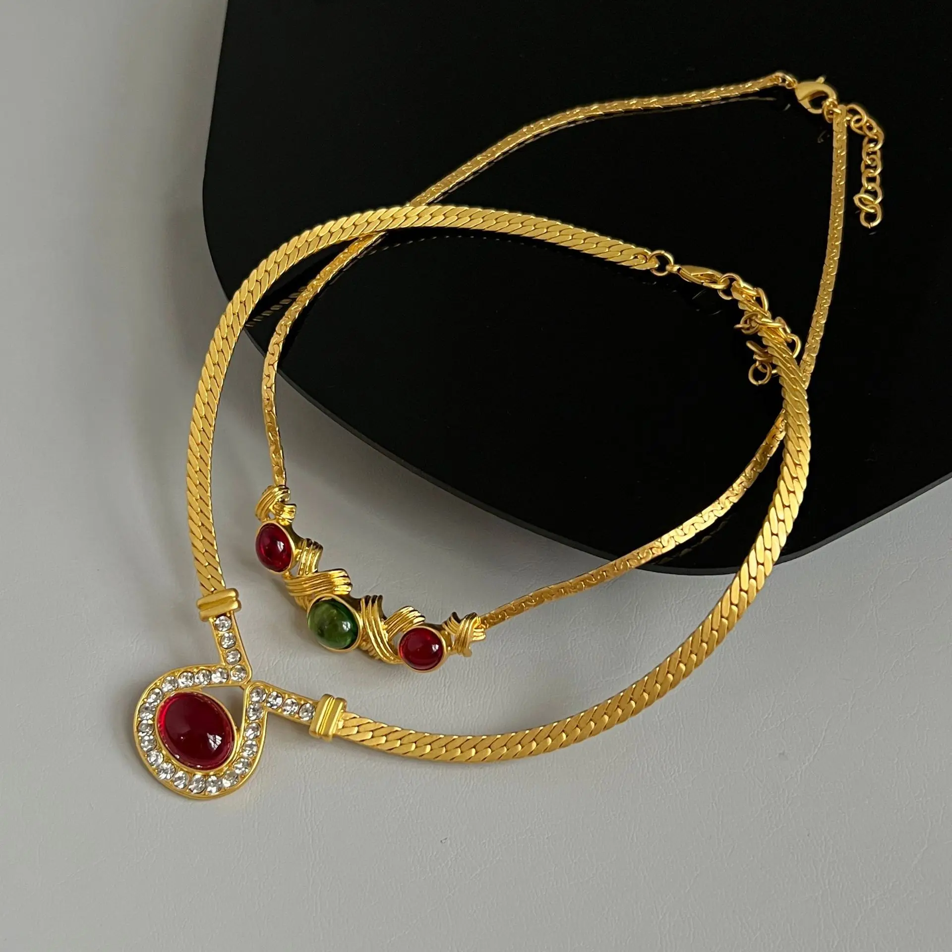 

2023 new palace retro style high grade jewelry necklace noble and elegant colored glaze diamond necklace