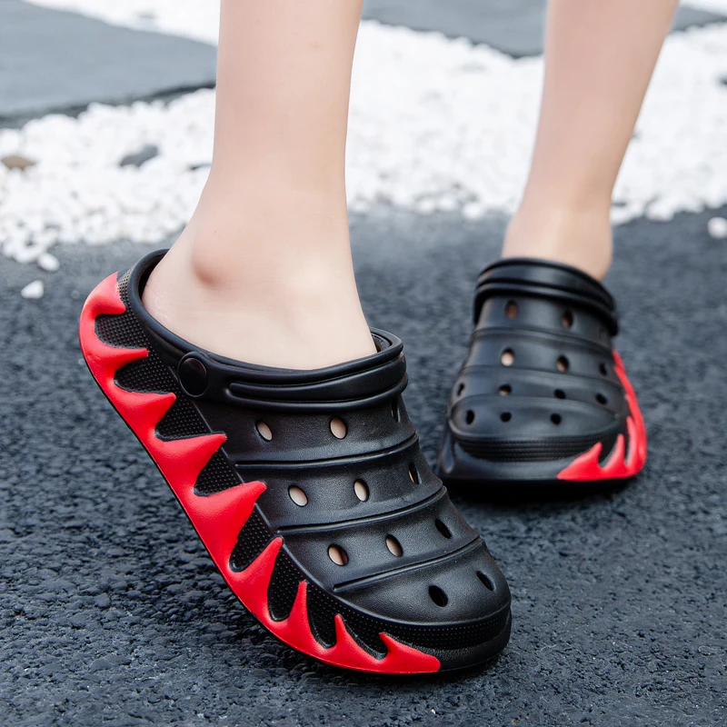 

Custom LOGO clogs men's trend 2022 new summer pe EVA non-slip clog slippers men's garden shoe sandals soft soled beach shoes