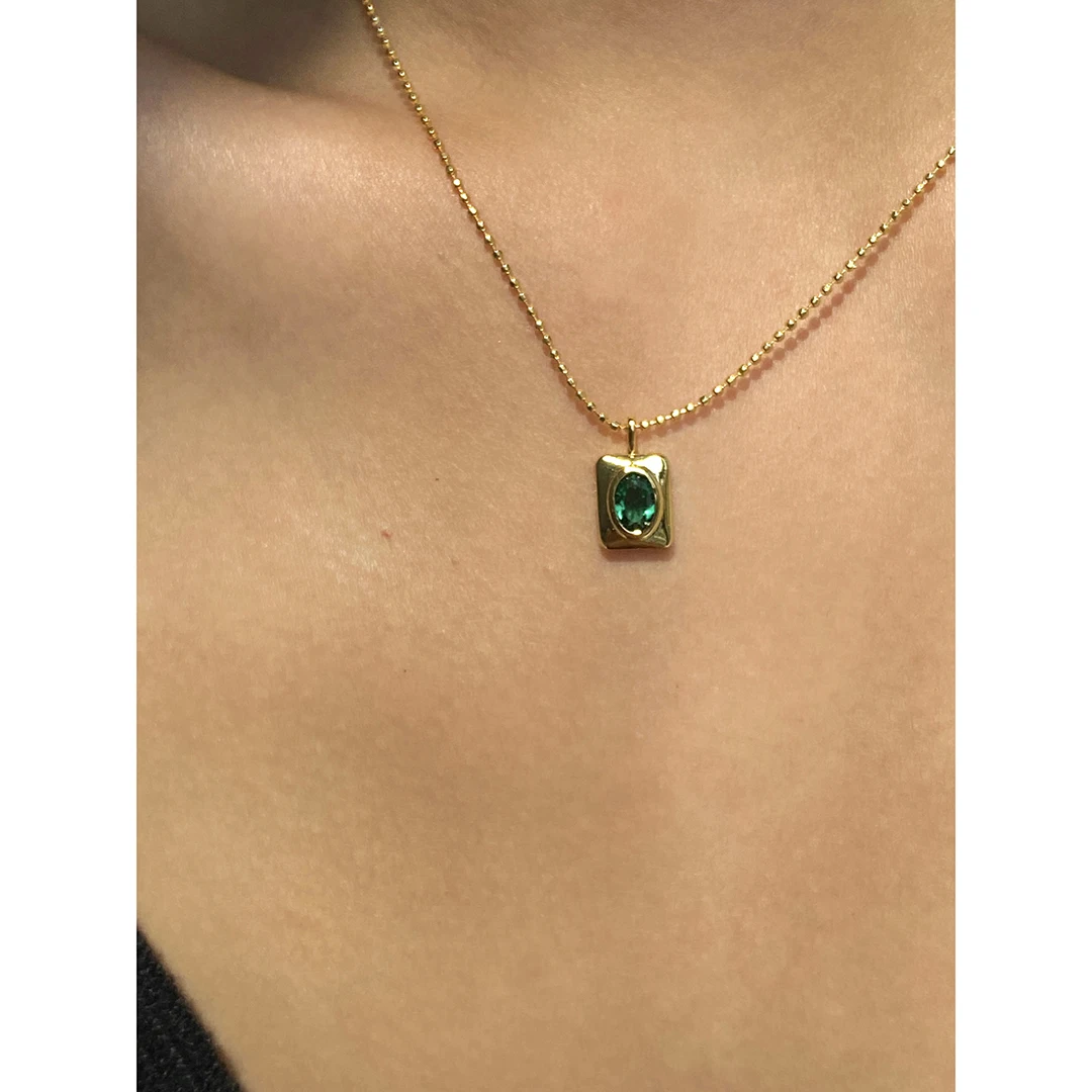 

Square Emerald Medallion Necklaces Oval Green 18K Gold Plated Crystal Necklaces Women Small Charm Vintage Fashion Jewelry 2021