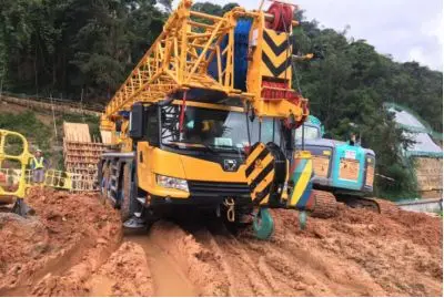 XCMG 60 Ton Second Hand Crane Trucks All Terrain XCA60E Mobile Truck Crane