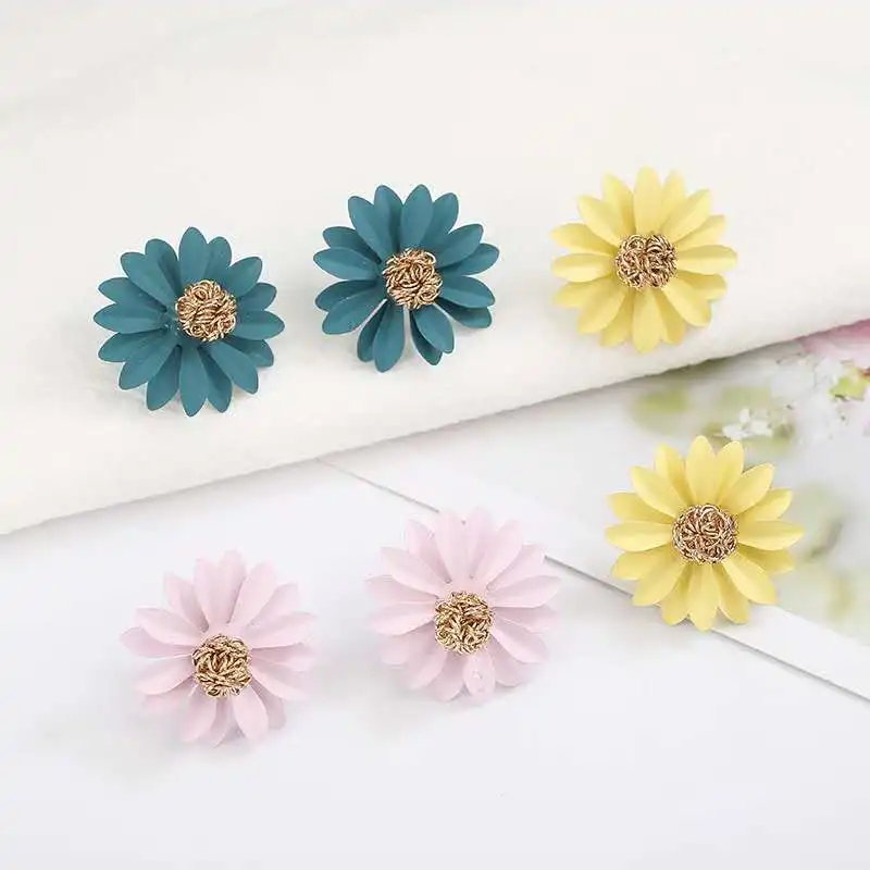 

Korean sun flower earrings popular personality earrings fashion studs female, As pic