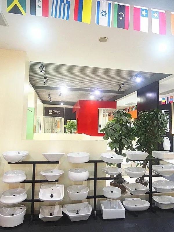 
2019 Chinese Modern Porcelain Bathroom Standard Size Price Flush Squat Toilet 