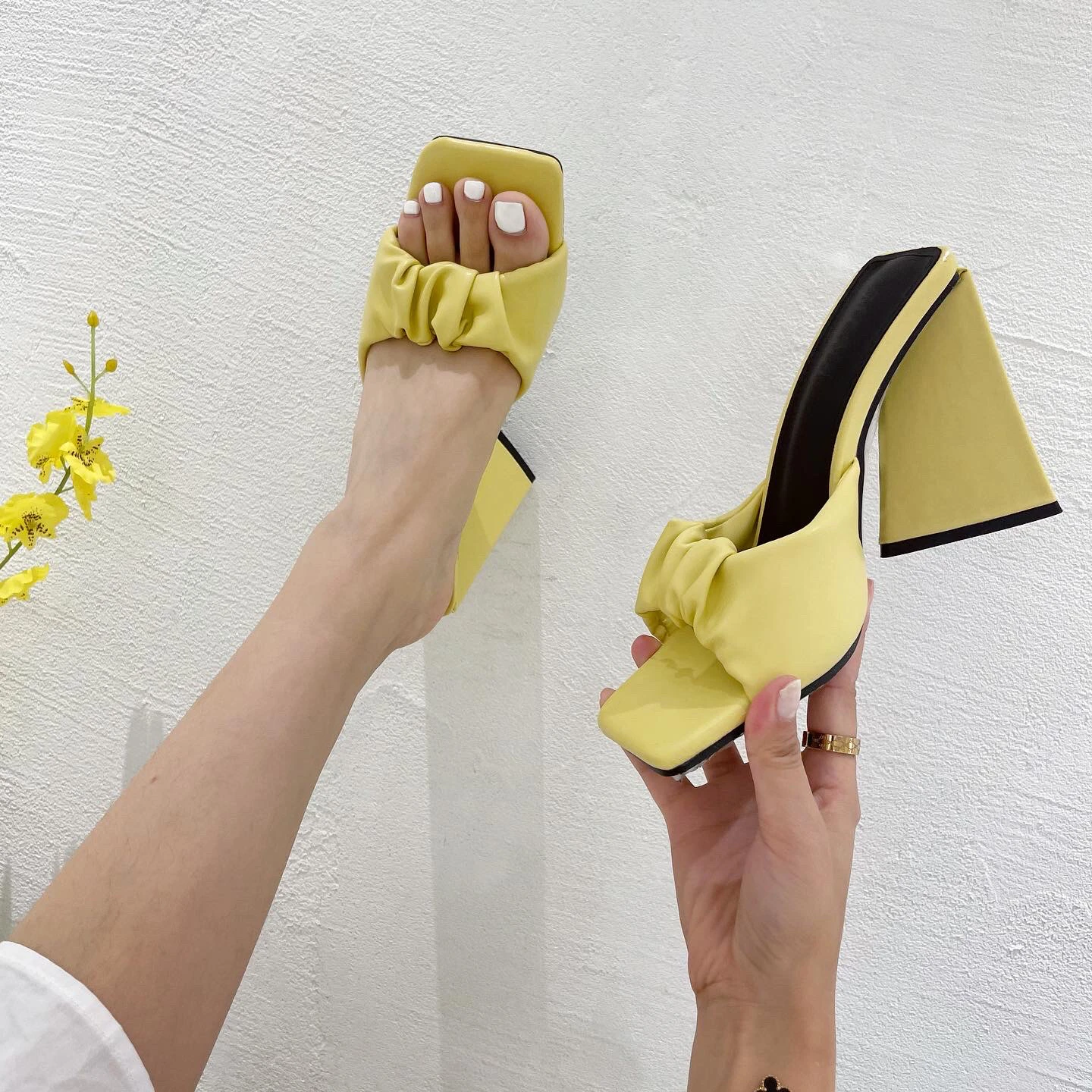 

112864 iHeeled shoes Korean style summer fashion triangle high heel dual use women slippers pleated design lady slides sandals